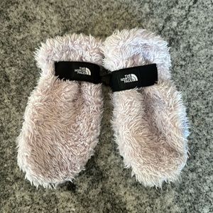 The Northface kids mittens size medium color lavender fog barely used